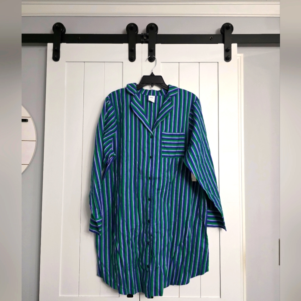 Amazon Essentials Women's Woven Flannel Notch Collar Nightgown. NEW!